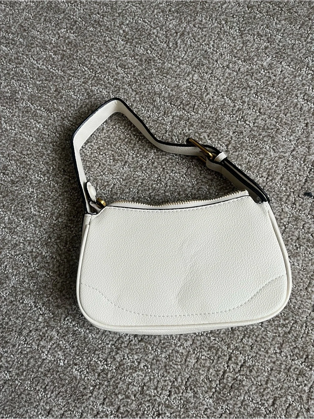 Gucci White Pebbled Leather Shoulder Bag with Gold GG - Picture 2 of 3